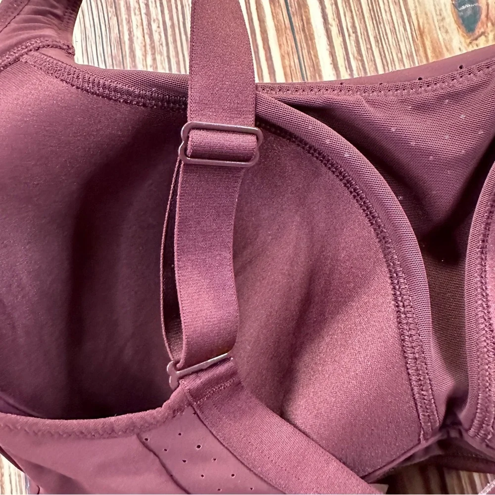 Lululemon Athletica Women’s Run Times Sports Bra Burgundy Size E34